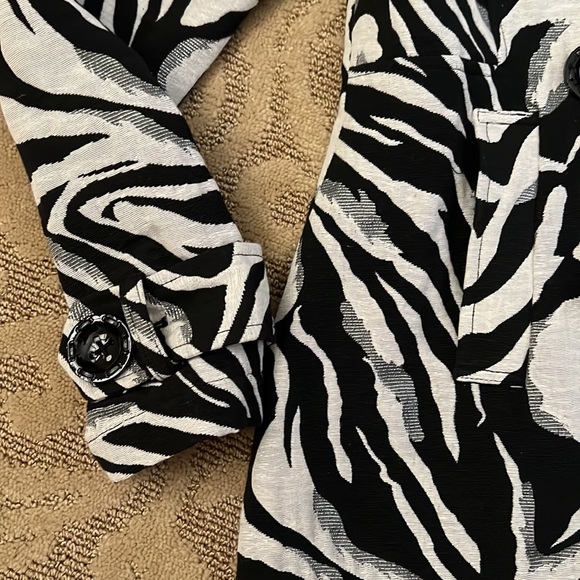 Like new double breasted zebra/silver print pea coat.92% poly, 8% metallic.Sz S - Picture 4 of 5
